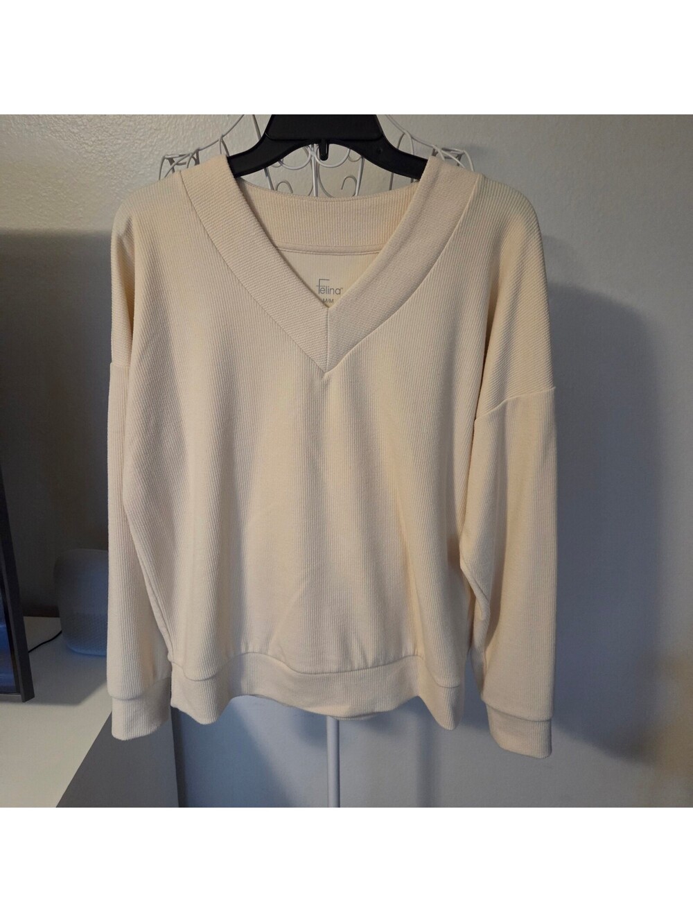 Felina Women's Cream V-Neck Pullover Sweatshirt Medium